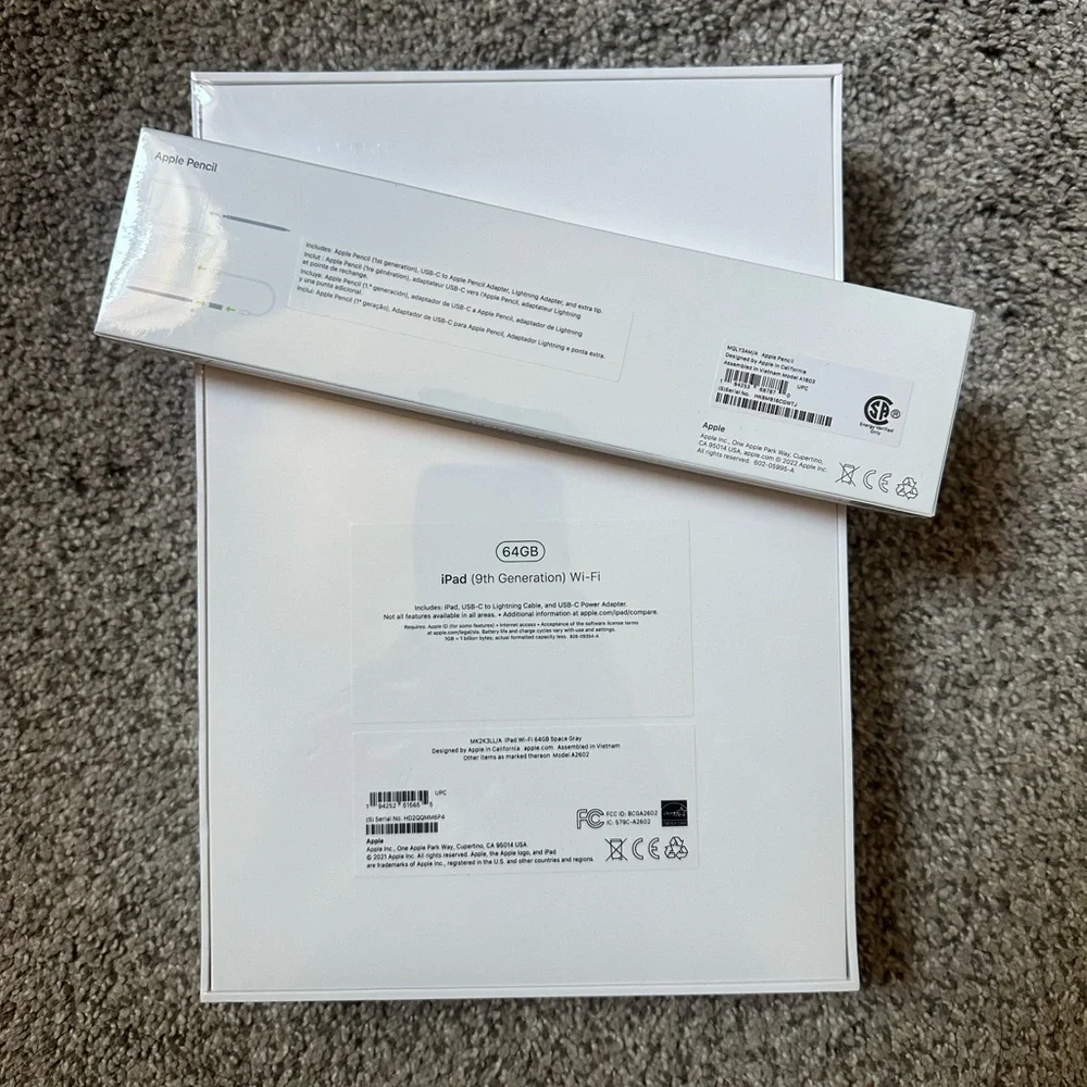 Space Gray iPad (9th Generation) Wi-Fi 64GB with 1st Generation Apple Pencil